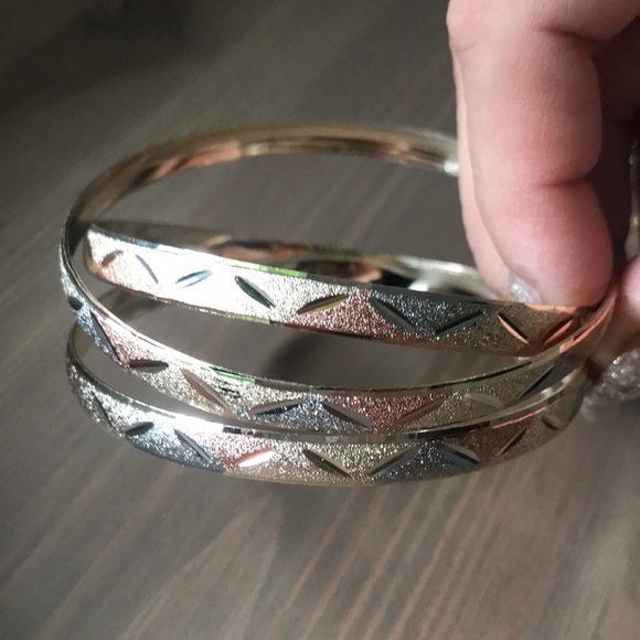 Tri-tone 14k Gold plated bangles - Picture 4 of 5